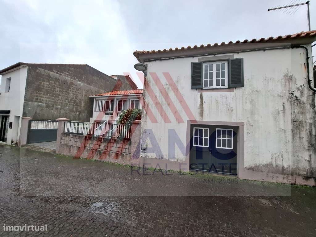 MORADIA NO CENTRO DA VILA DA MADALENA (PICO) - Grande imagem: 4/18