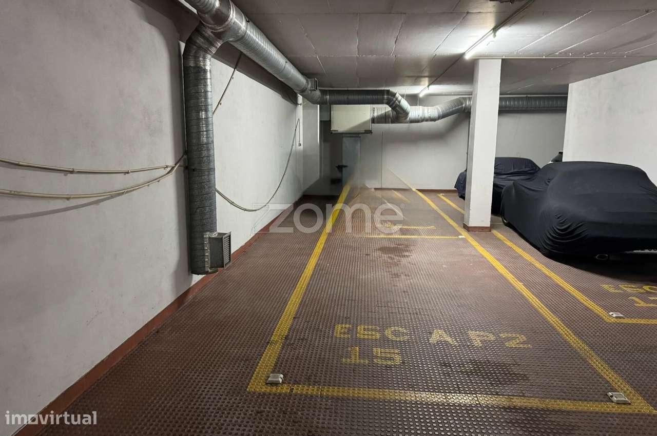 Lugares de Estacionamento na R. Robalo Gouveia, 2 Olaias, Areeiro - Grande imagem: 4/9