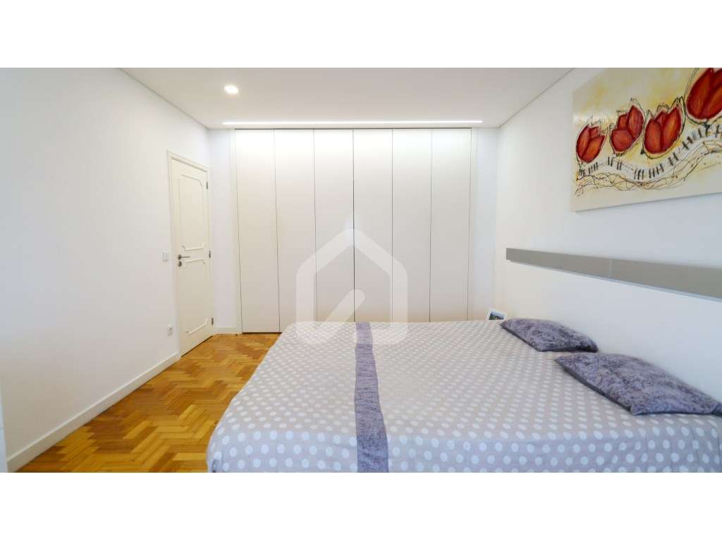 Moradia individual T4+1 com piscina, em Esmeriz-26