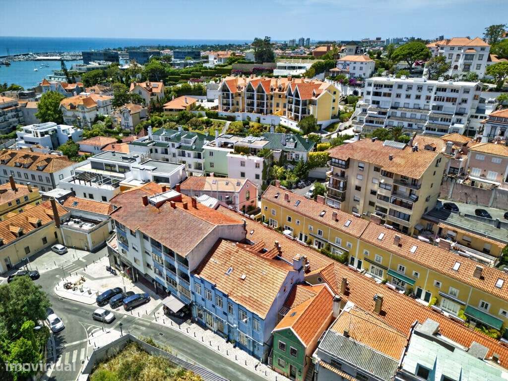 Edifício Residencial Renovado com Múltiplos Espaços Habitacionais I...-40