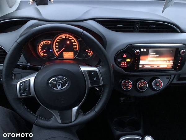 Toyota Yaris 1.33 Premium - 14