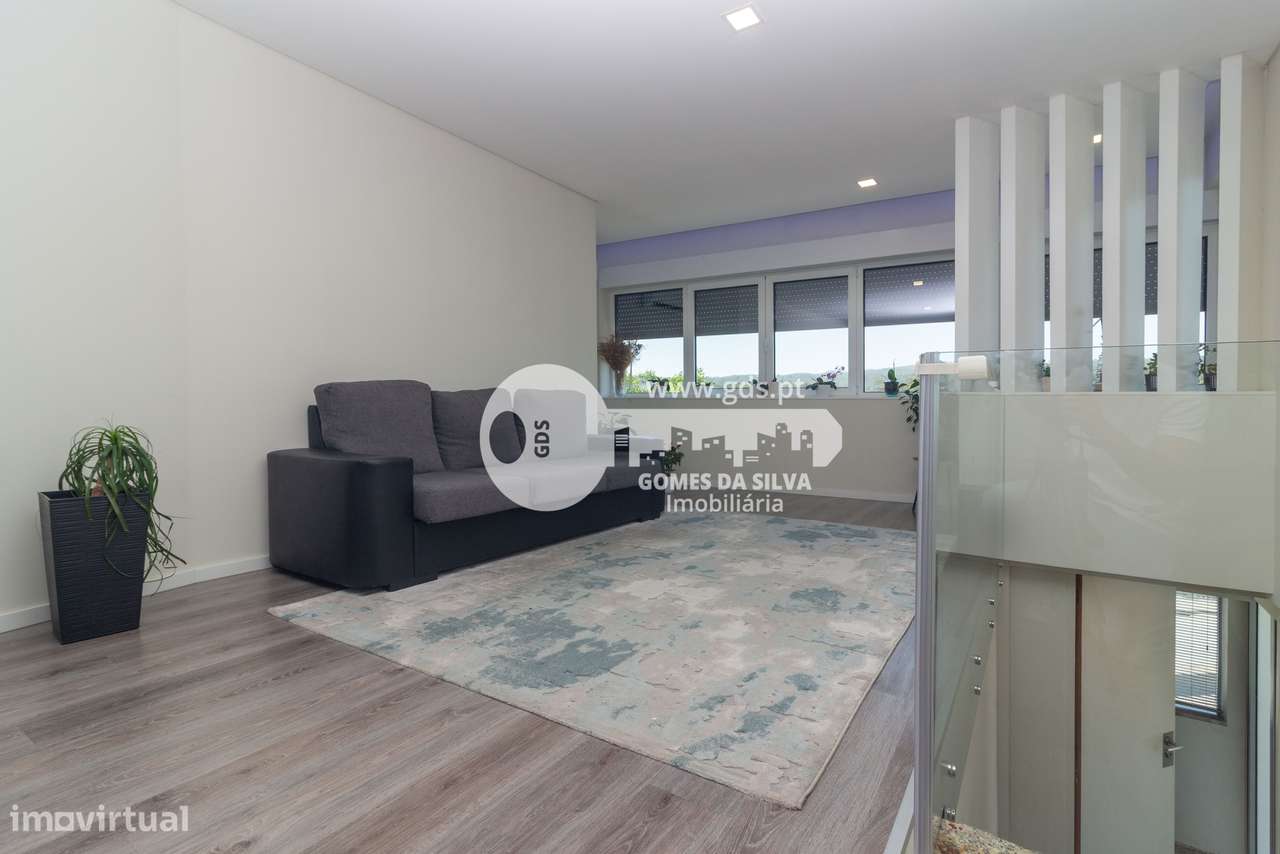 Moradia T3+1 com Espaços Comerciais – Ideal para Viver e Investir-7