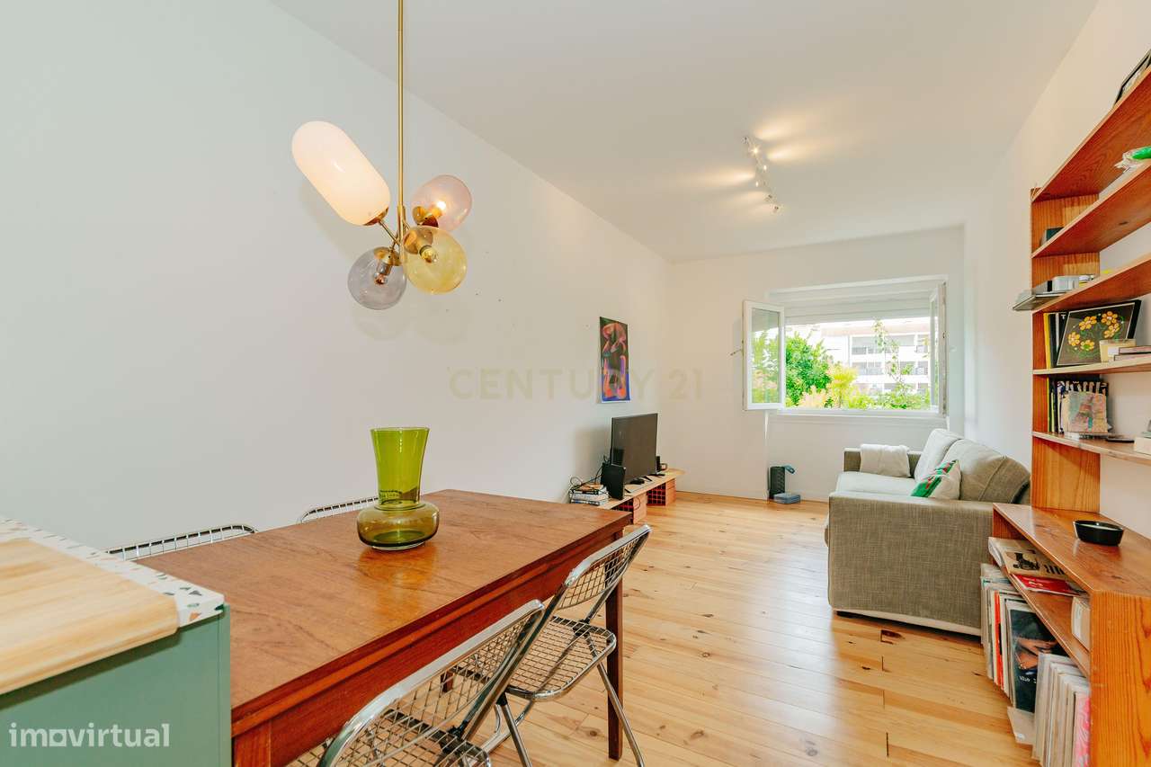 T2 exclusivo, totalmente remodelado e mobilado, com logradouro privati-8