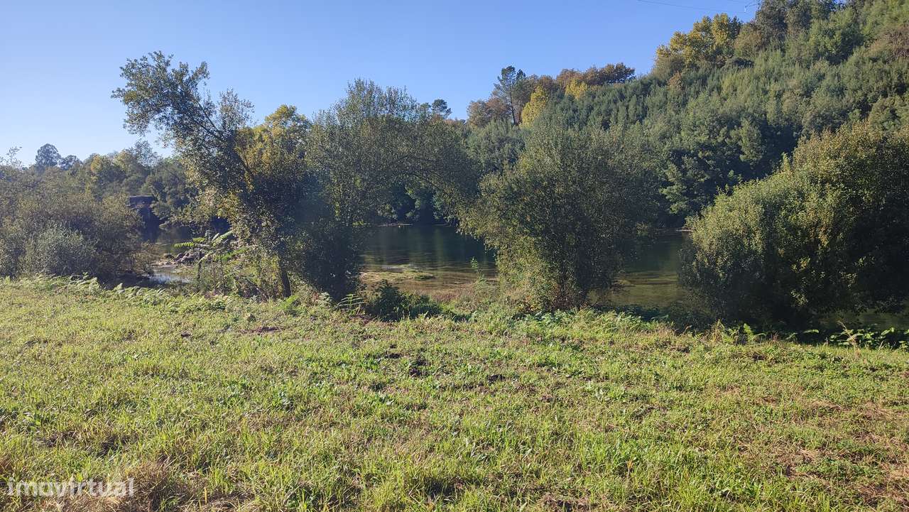 Terreno junto ao rio em Monsul, Póvoa de Lanhoso - Grande imagem: 4/20