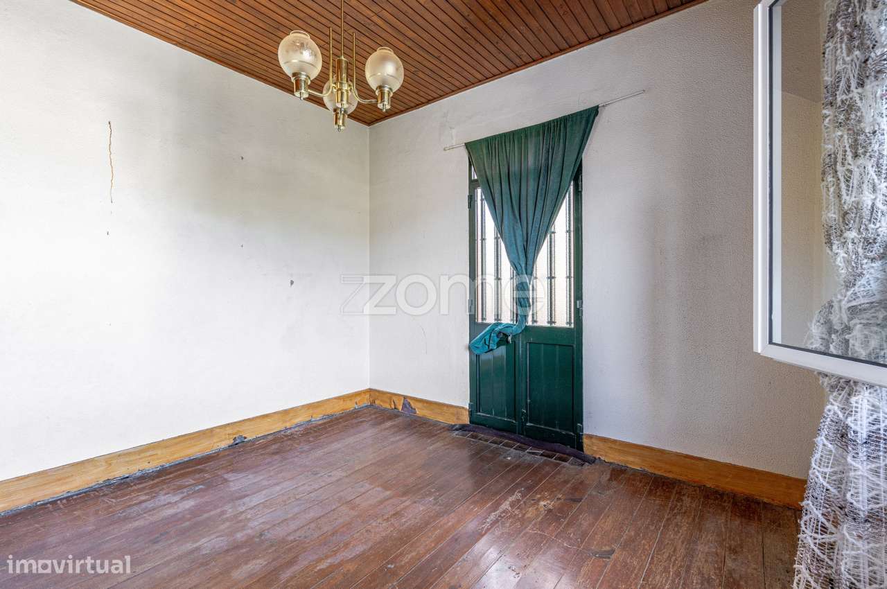 Moradia T6 na Ribeira Brava – Espaço e potencial investimento-14