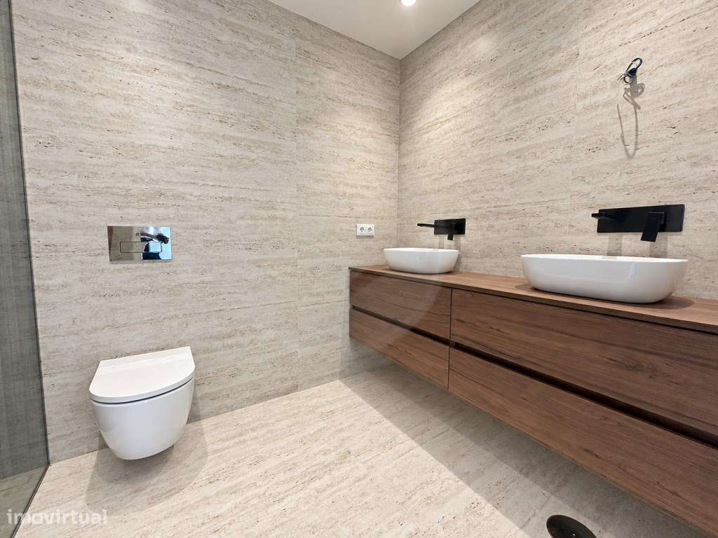 Moradia T3+1 de Luxo com Piscina-15