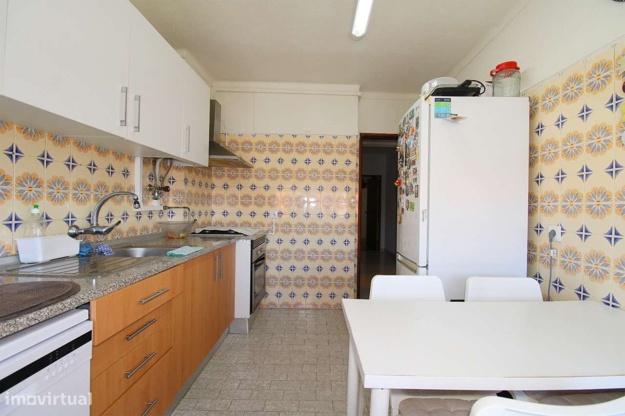 Apartamento T2 Amora - Seixal-8