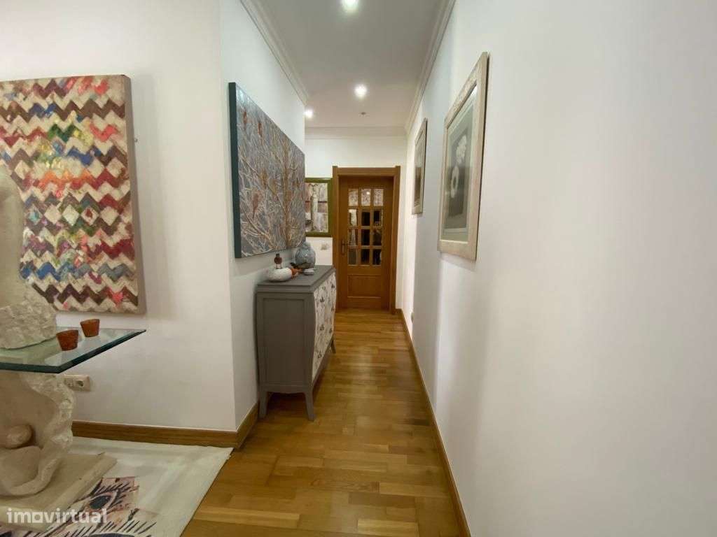 Magnífica Quinta V8 com piscina e deslumbrante vista mar. Localizada-22