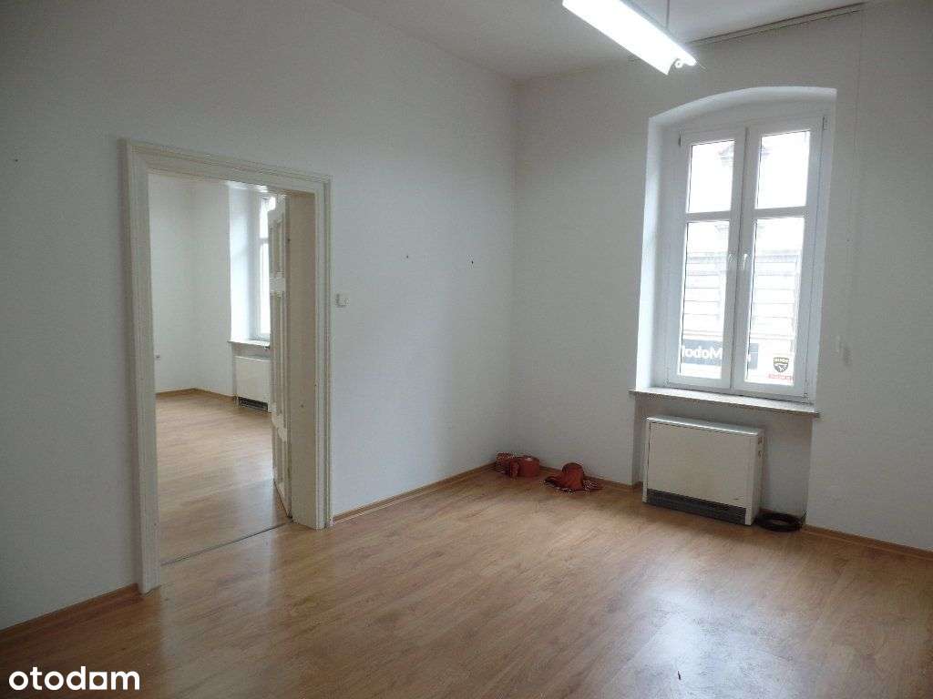 Obszerne mieszkanie w centrum Katowic-16