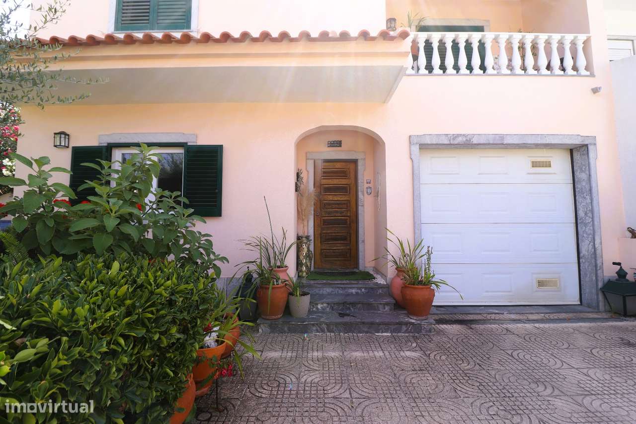 Moradia T4 com Piscina, Cave Ampla-8