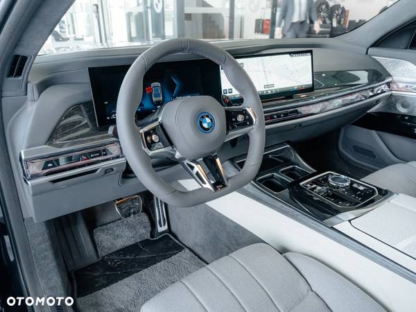 BMW Seria 7 M760e PHEV xDrive sport - 5