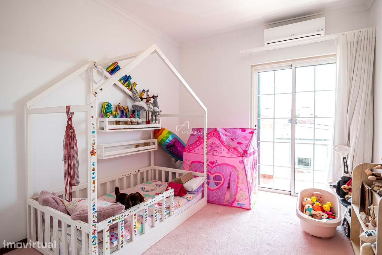 Moradia Independente no Estoril com 4 Quartos, Piscina e Garagem-14