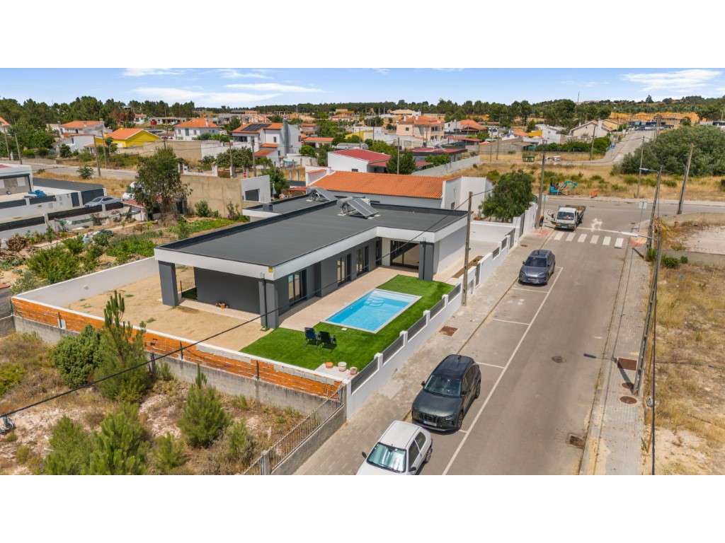 Moradia T3 Isolada com Piscina-47