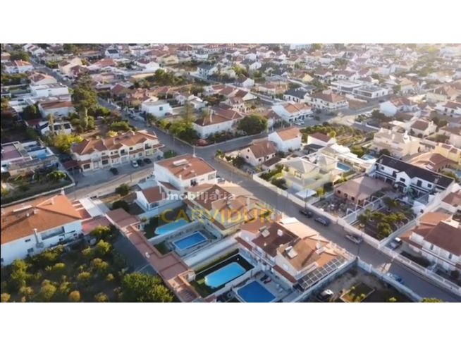 Moradia isolada térrea com piscina-18