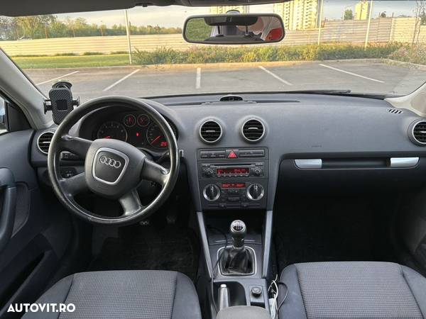 Audi A3 Sportback 1.6 FSI Ambiente - 5