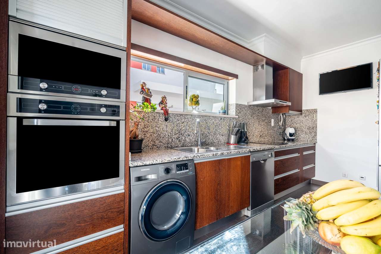 DUPLEX T2 DE CANTO COM AMPLAS VARANDAS E GARAGEM PERTO DA PRAIA!-12