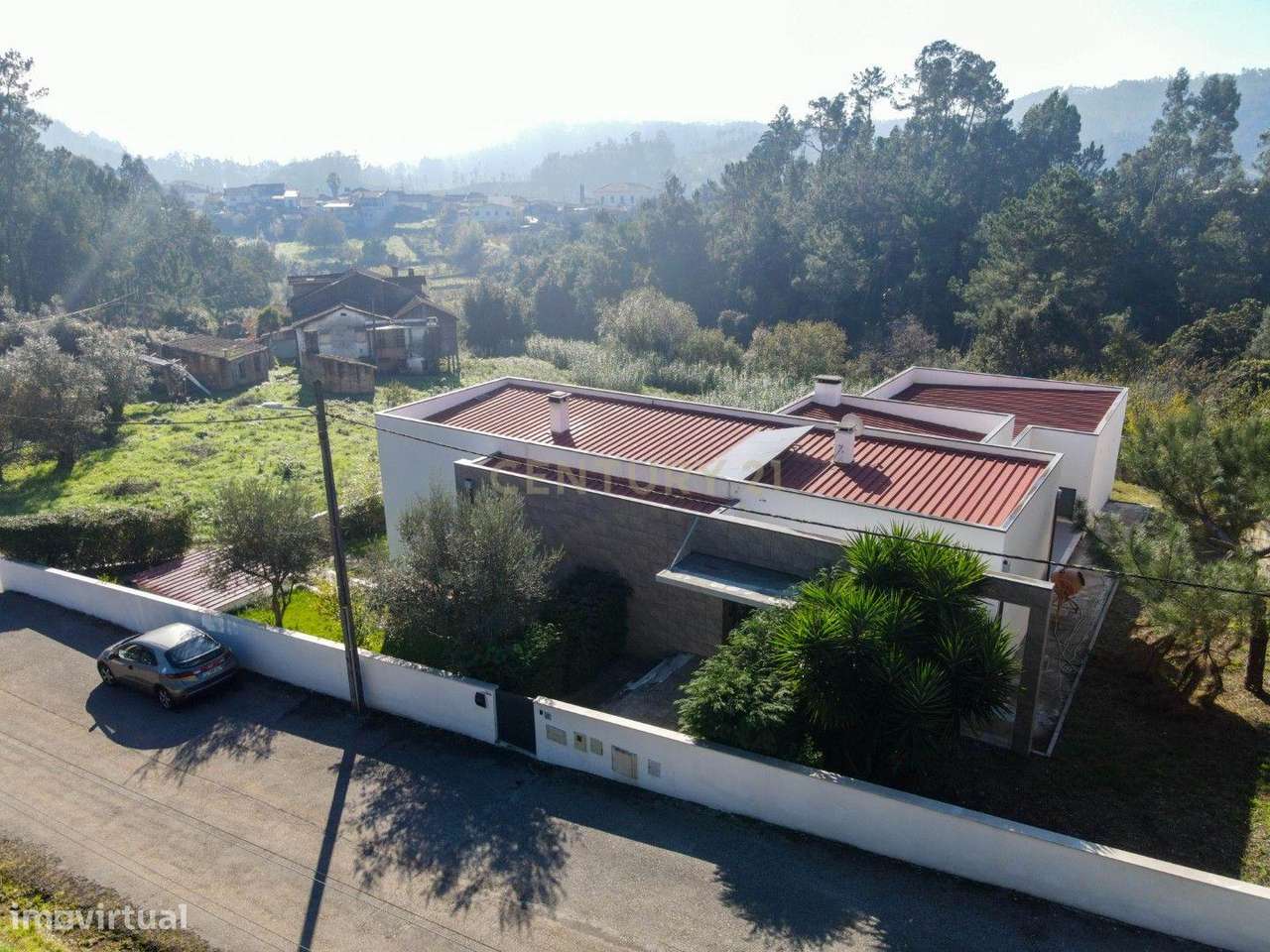 Moradia térrea T3+1 com linhas modernas,varandas,churrasco,jardim,gara-11