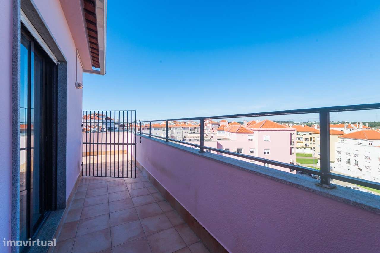 Apartamento T2 na Quinta do Conde com área de 136m2-41