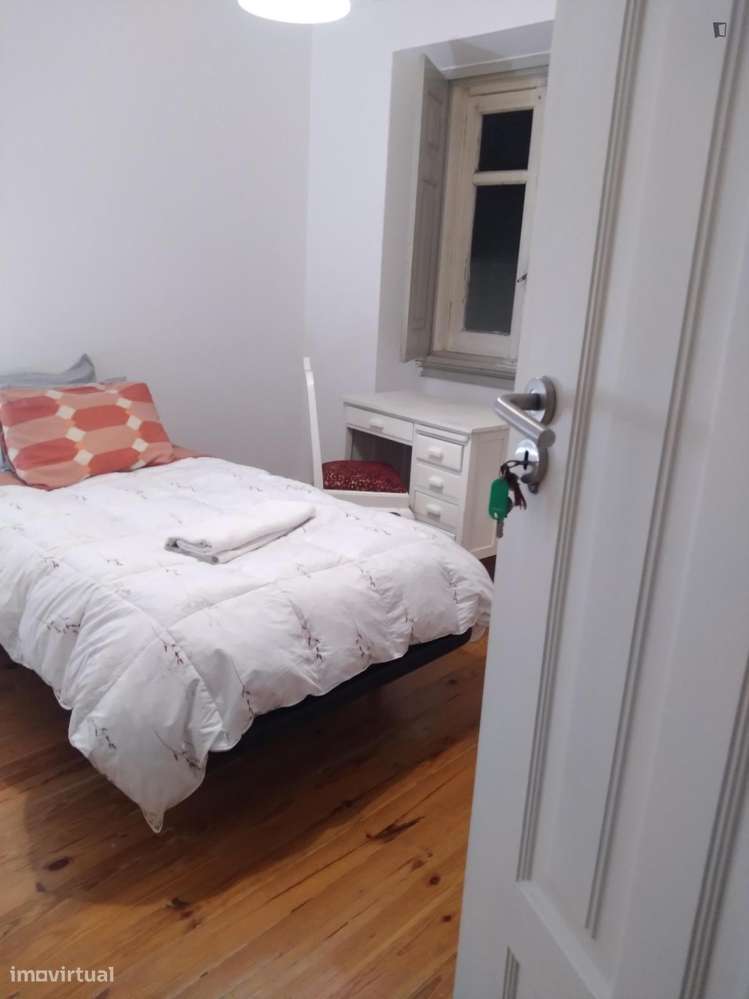 Quarto - localizado em Montarroio Coimbra - Grande imagem: 3/7