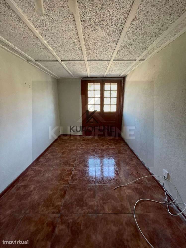 PREDIO COM PROJETO APROVADO PARA RECUPERAR NA SÉ DO PORTO-12