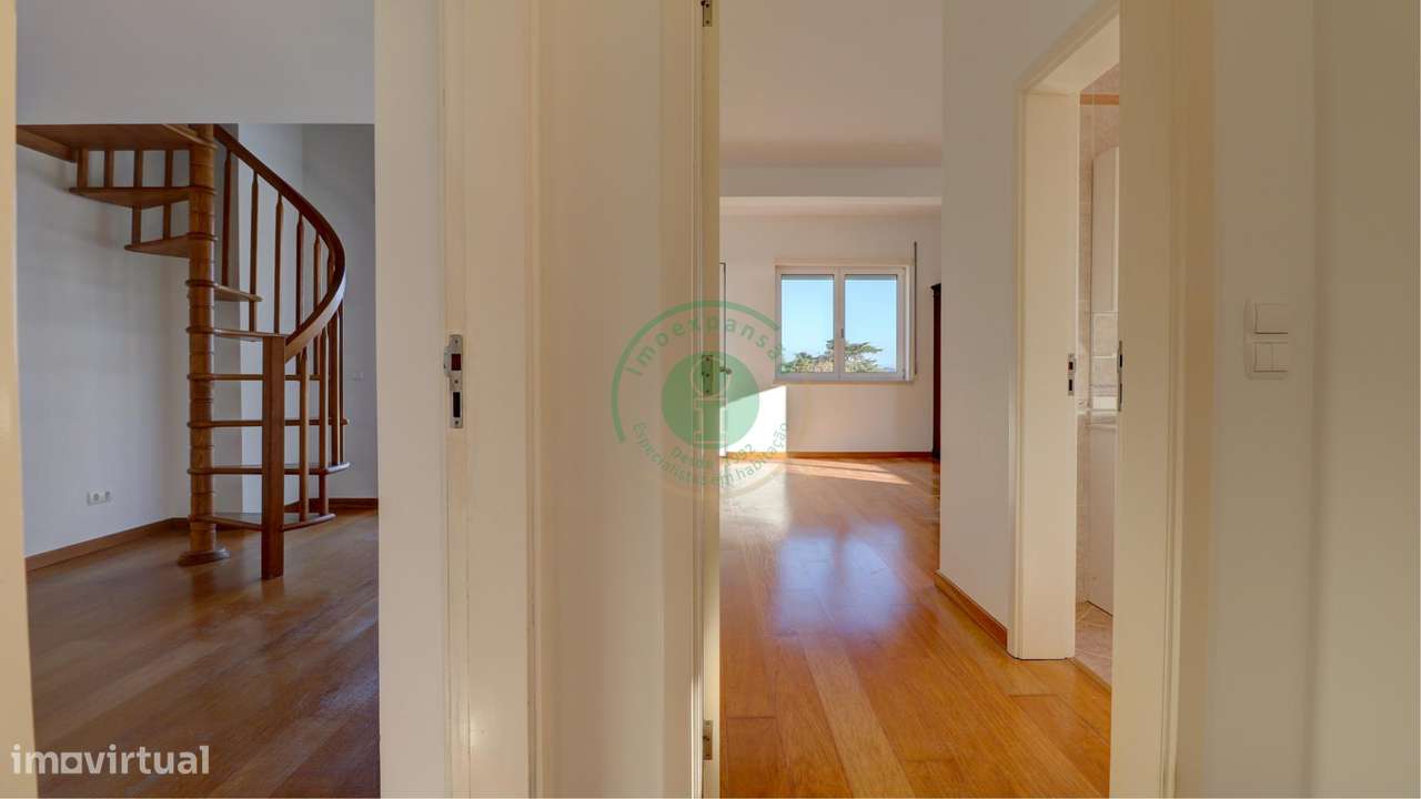 Moradia T4 com Piscina e Vista Mar-10