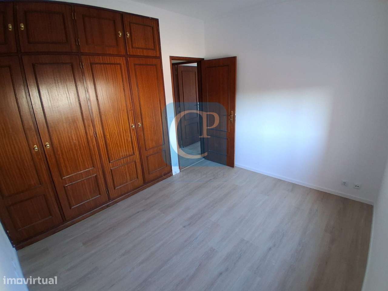 Apartamento T2 com varanda à estação do Metro de Campainha, Baguim do-11