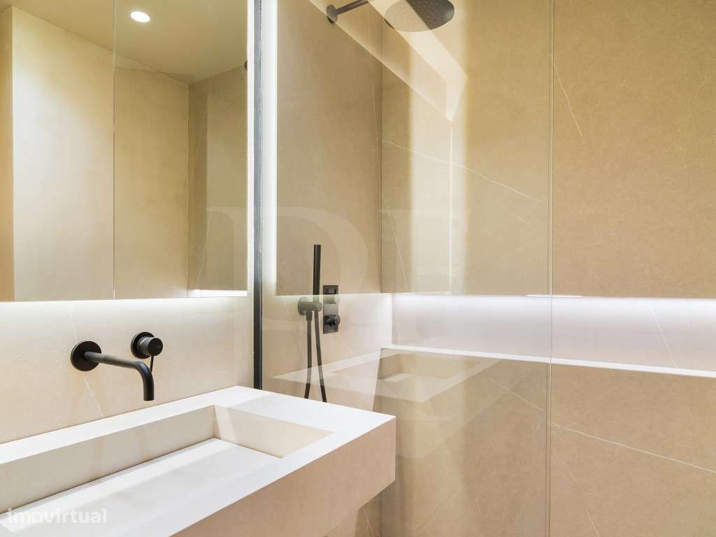 Moradia T5 com acabamentos de luxo e vista panorâmicas sobre a Baia...-36