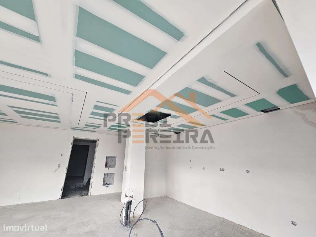 *Nova construção / Última fracção*

À procura de um apartamento T...-5