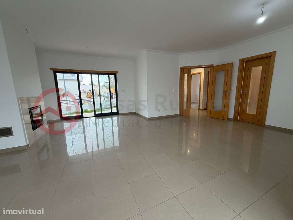 Moradia T5 remodelada no Feijó, Almada-29