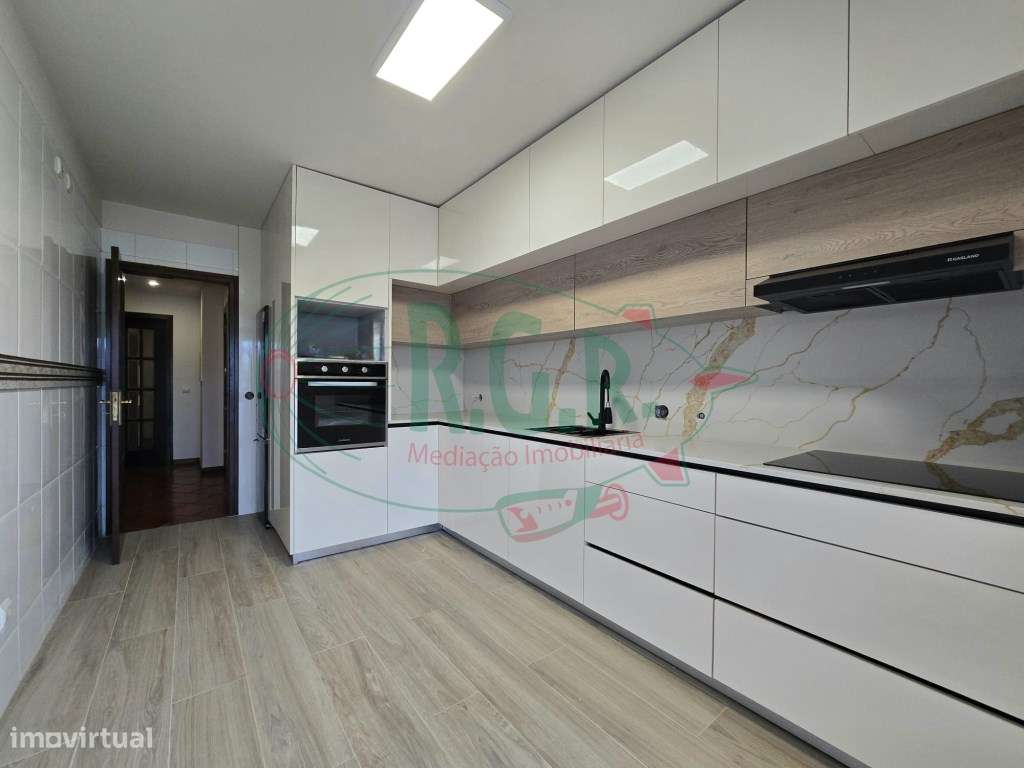 T2 C/ Lg Garagem e Arrúmos - Próximo Metyis-8