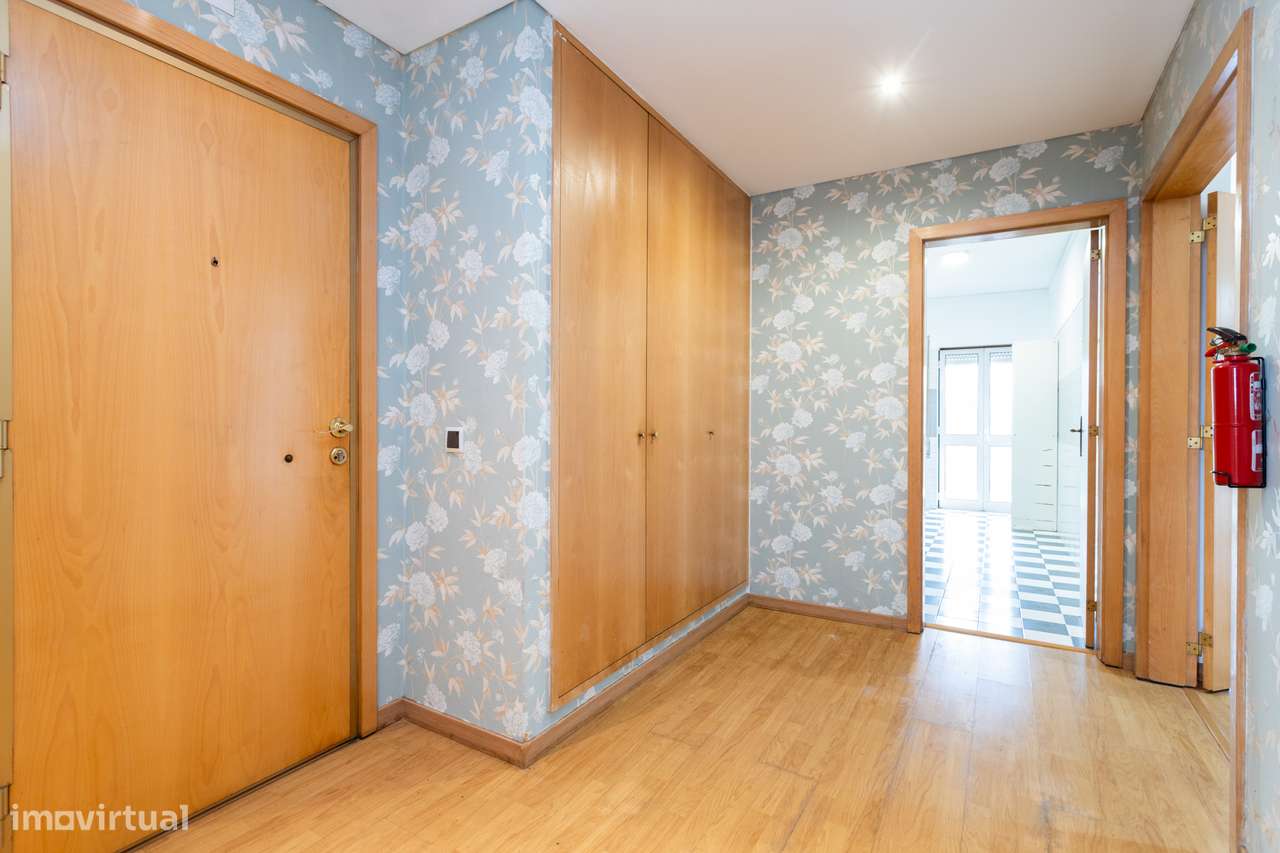 Arrendamento de apartamento T4  em São Domingos de Benfica - Grande imagem: 3/36