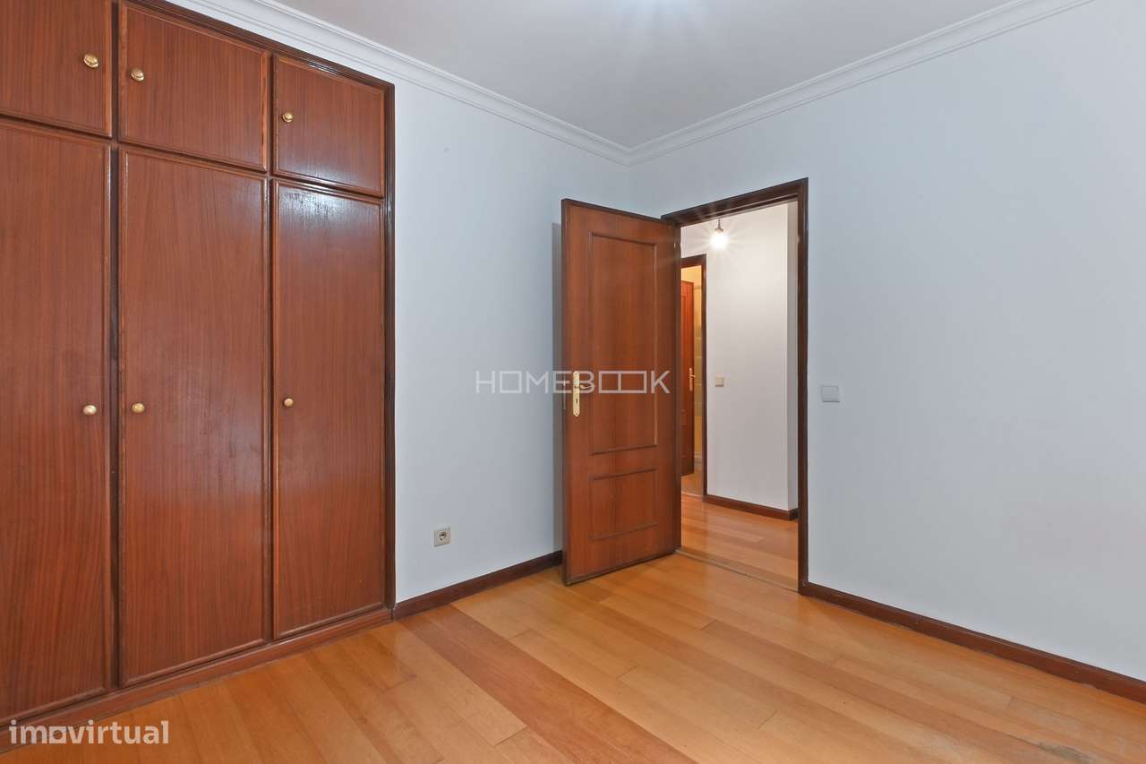 Apartamento T3 em plena Avenida Fernão Magalhães - Grande imagem: 5/16