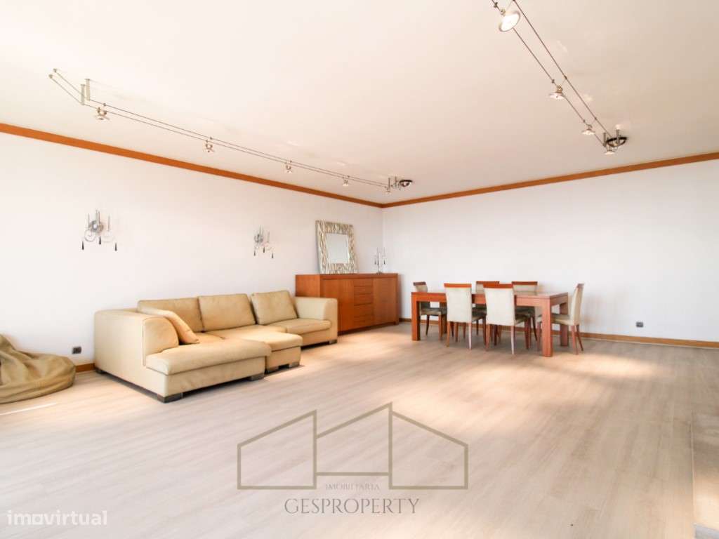 Apartamento T4 nas Torres das Amoreiras-11