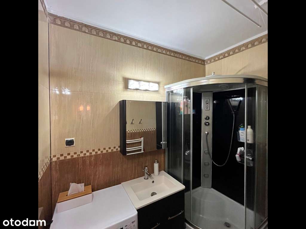 Trzy pokoje na trzecim piętrze-6