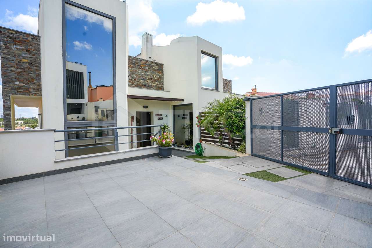 MORADIA T3 COM PISCINA, CONSTRUÇÃO ANTISSÍSMICA, ISOLAMENTO PREMIUM E-50