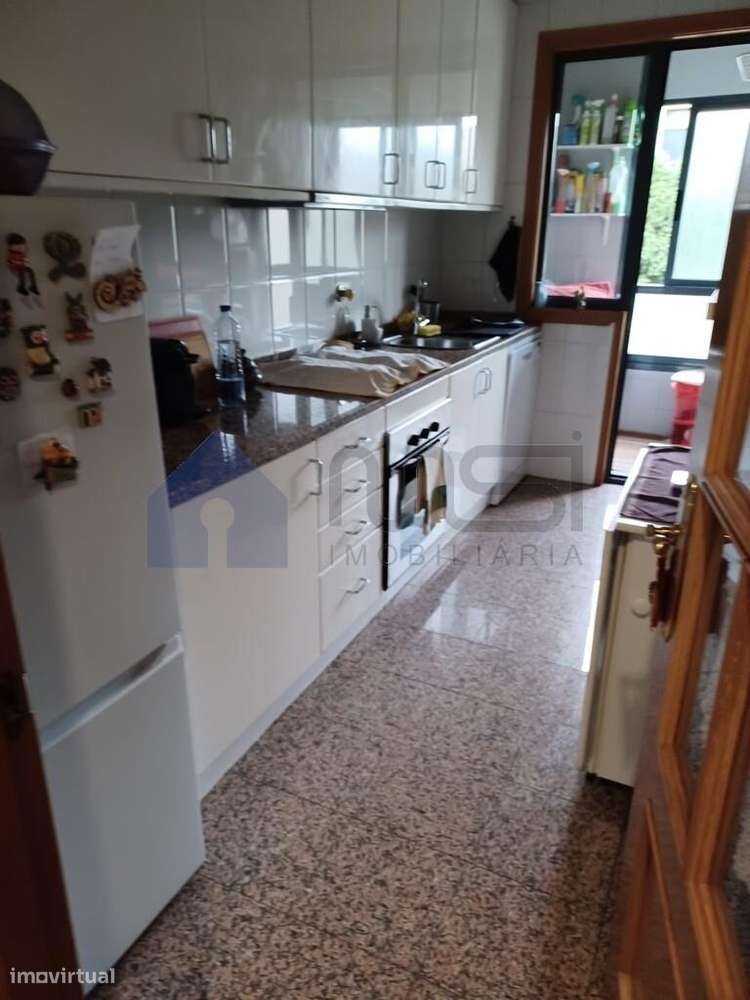 Apartamento T1 com lugar de garagem no Porto-11