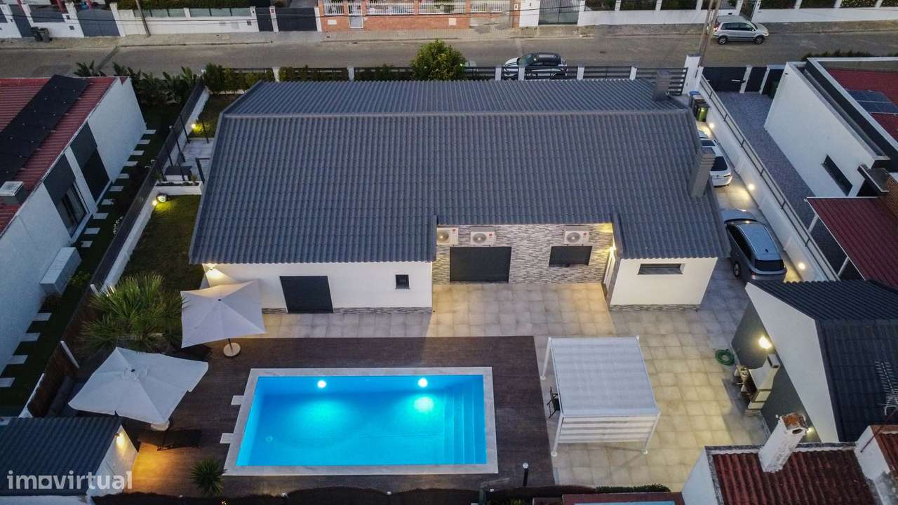 Fantástica moradia isolada T4 em Fernão Ferro-34