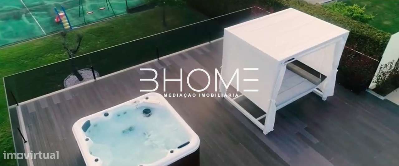 Propriedade com Casa em Pedra, T6, com piscina e campo de jogos-38