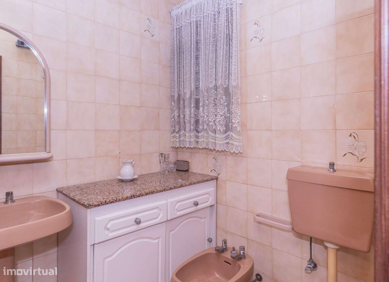 Venda/Cessão de Quinhão Hereditário composto por Apartamento T3 com Vi-21