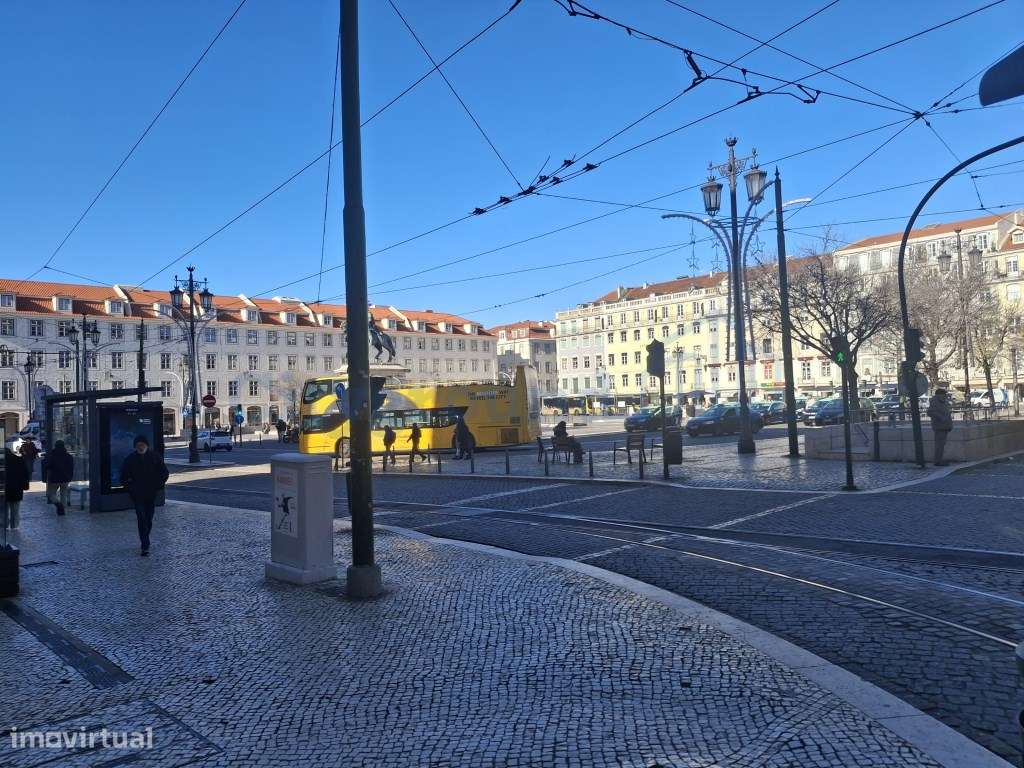 Apartamento T3 na Rua dos Fanqueiros, com vista para o Castelo de S...-26