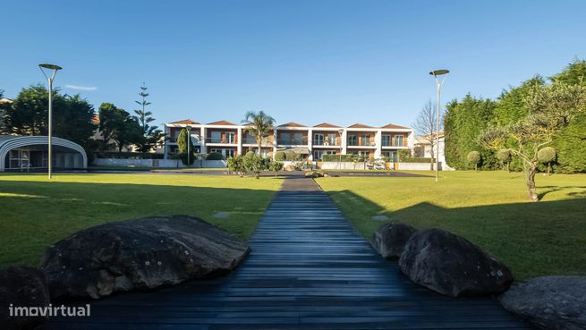 Moradia T3, com 2 suítes e 2 terraços, em condomínio fechado na Praia-1