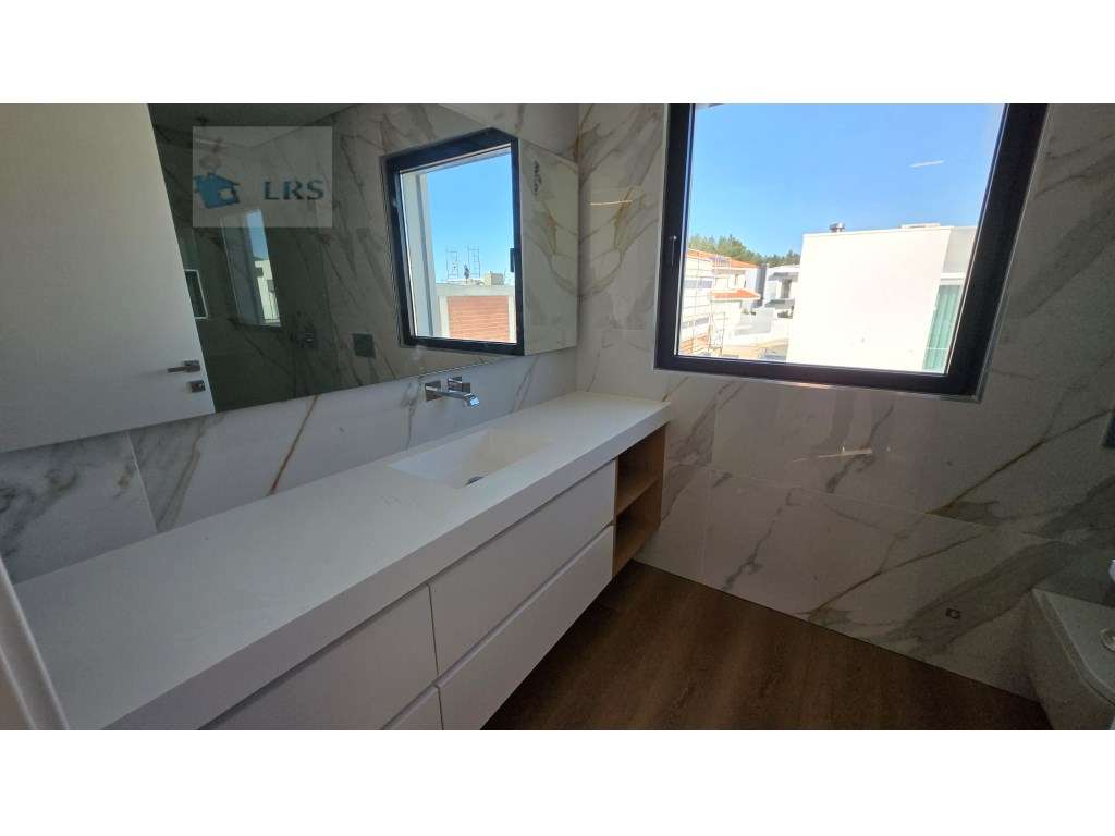 Murches, lindos acabamentos, moradia isolada com 3 suites e 1 quatr...-36