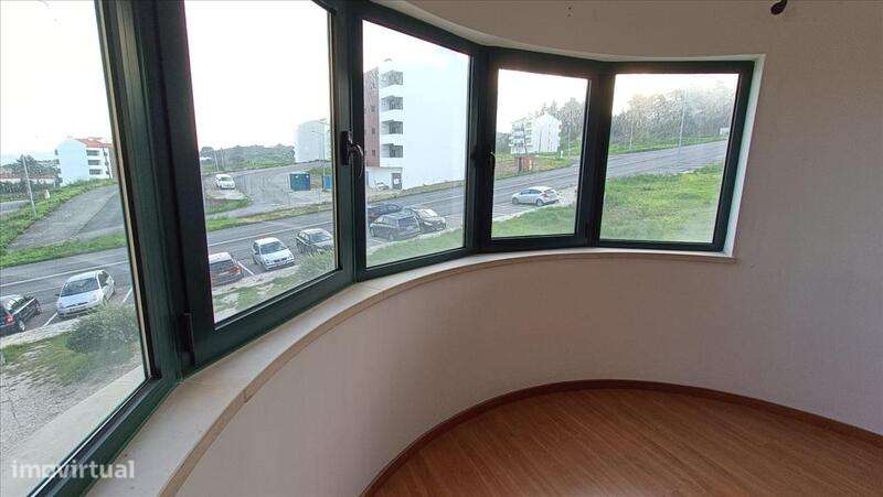 IMÓVEL ARRENDADO ATÉ FEVEREIRO 2026  Apartamento T3-5