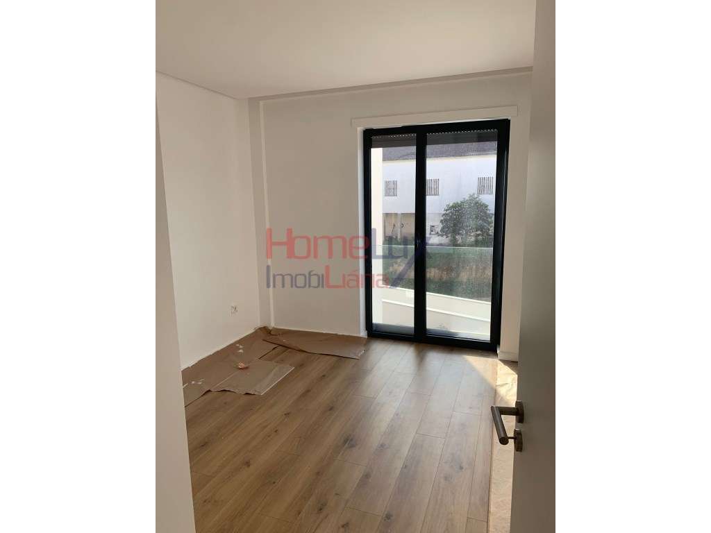 T2 no Centro de Tondela - Nascente com Garagem e Arrumo - Grande imagem: 4/7