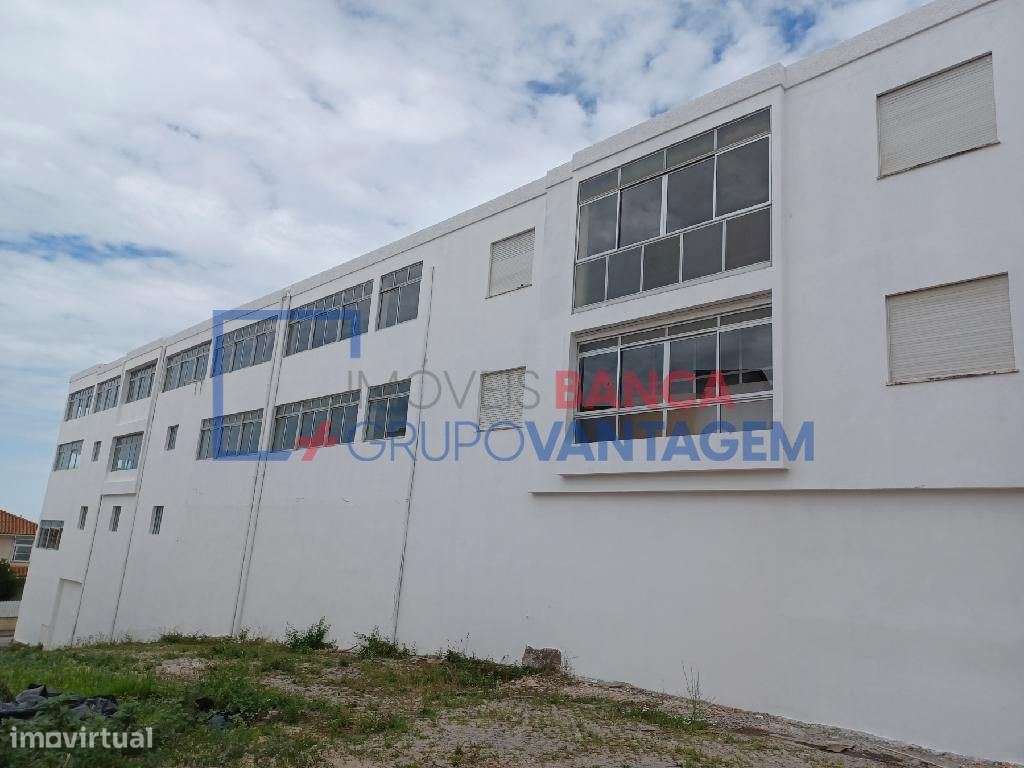 Armazém Industrial no centro de Mangualde - Grande imagem: 4/11