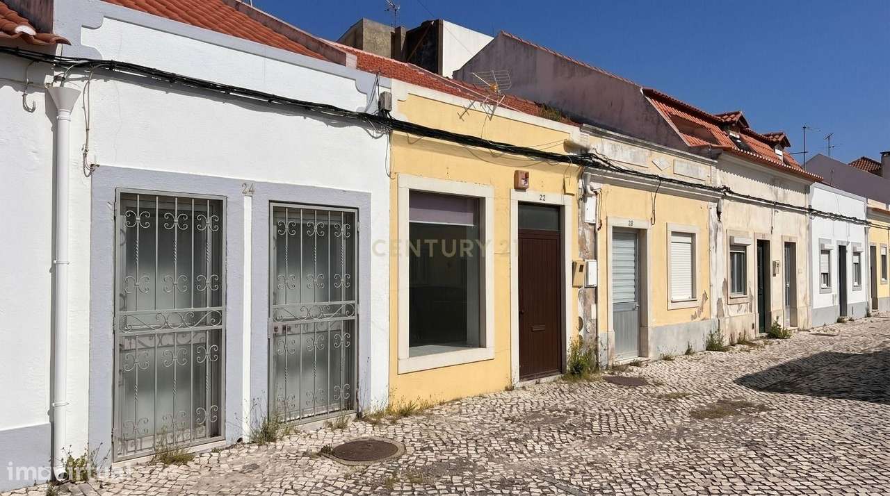 Loja com projeto | 2 pisos + possibilidade de sótão-0