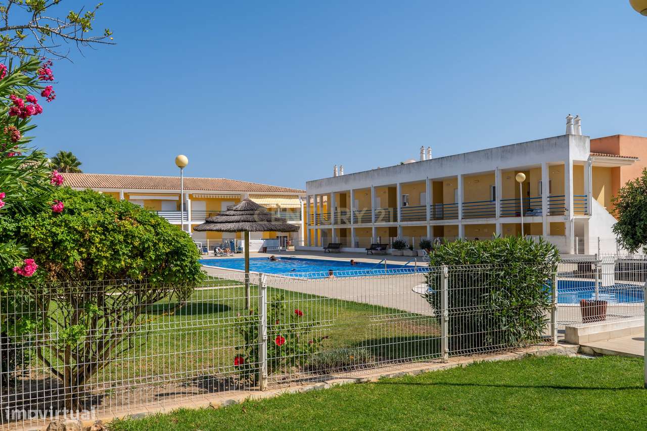 Apartamento T2 com Piscina e Garagem – a 5 minutos da Praia da Galé-22