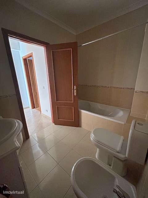 Apartamento T3 c/ terraço e garagem em Leiria-8