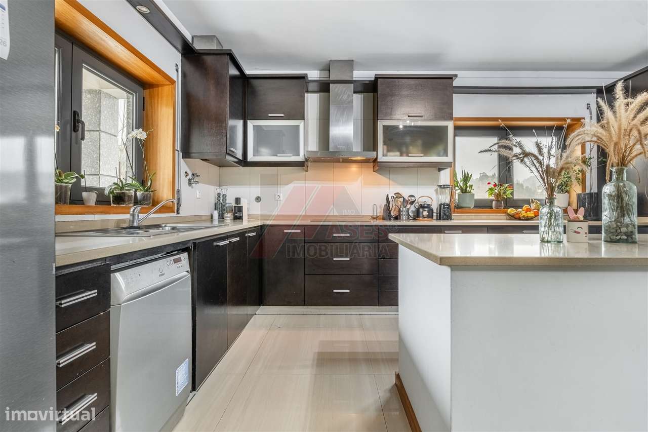 Moradia com Terreno e Espaços Amplos – 5 min de Fafe!-6