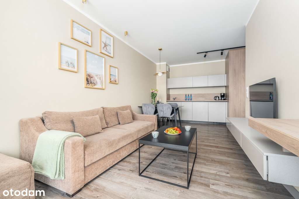 Apartament z loggią i widokiem na plac miejski-10